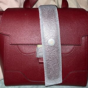 Selling bag handbag crossover bag/backpack. New never been used.